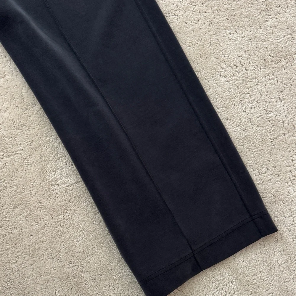 Lululemon Womens Black wide leg sweatpant - Picture 4 of 6